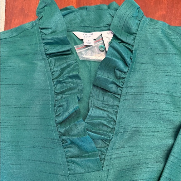 Crown & Ivy Hunter Green Top, Size Small
CHIC HOLIDAY ATTIRE!!! - Picture 12 of 12